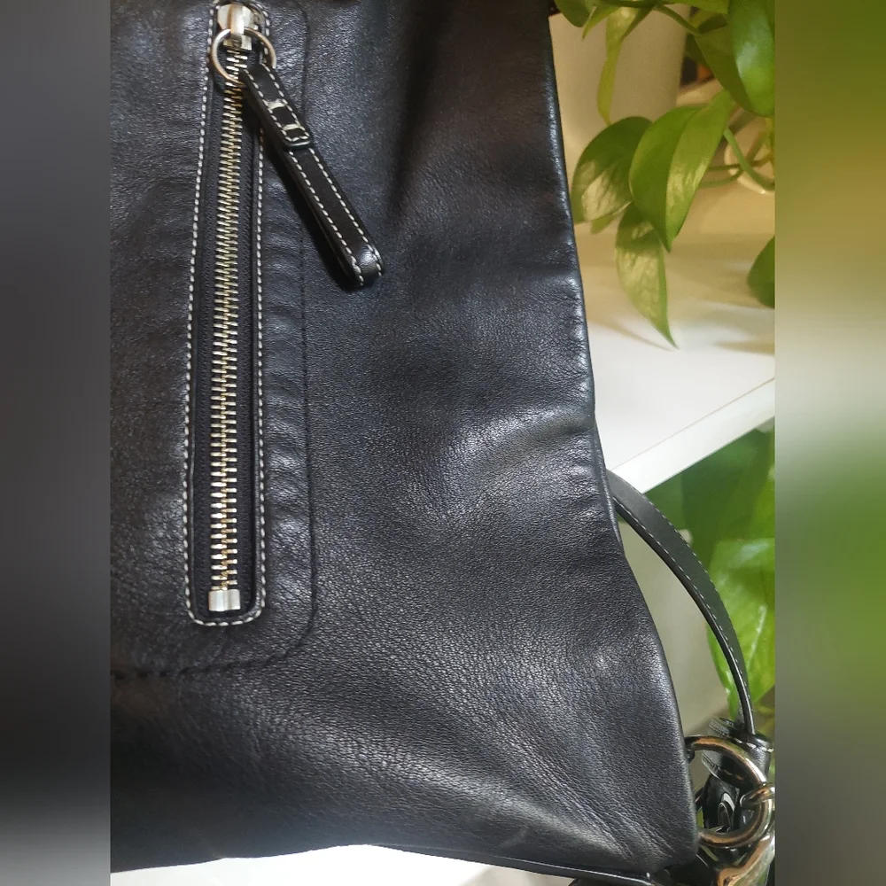 Elegant Black Leather Coach Crossbody - Picture 11 of 16